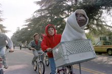 E.T. The Extra-Terrestrial: The 20th Anniversary Photo 21