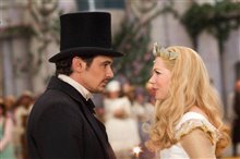 Oz The Great and Powerful Photo 24