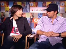 JASON SCHWARTZMAN & MARK WAHLBERG - I HEART HUCKABEES - Interview Video