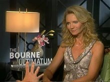 Joan Allen (The Bourne Ultimatum) - Interview Video