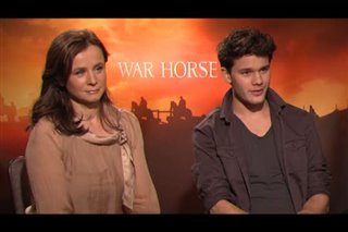 emily-watson-jeremy-irvine-war-horse Video Thumbnail