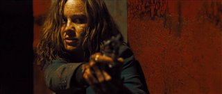 Hostiles et armés Trailer Video Thumbnail