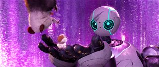 THE WILD ROBOT Clip - "Roz Finds a Task" Video Thumbnail